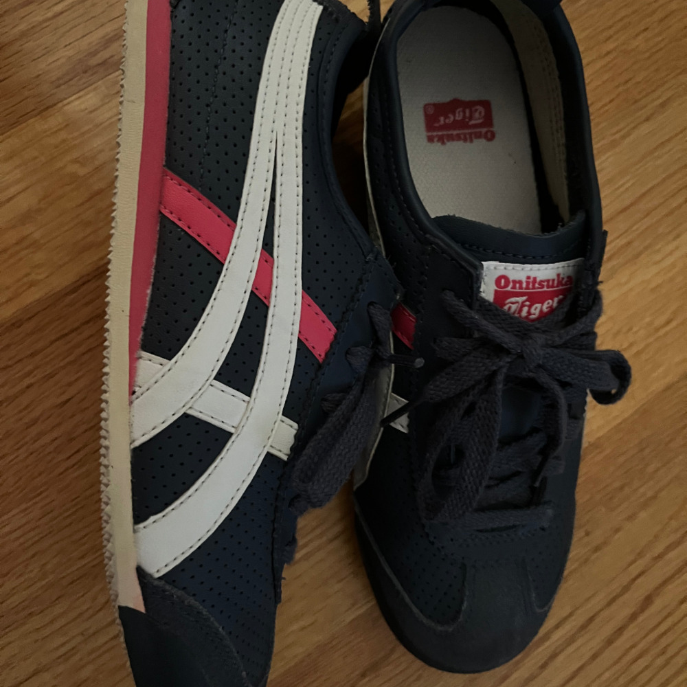 BRAND NEW **ONITSURA TIGER SNEAKERS. Vintage 2003 hand made from Japan.